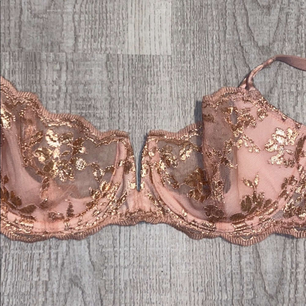 Iso matching panties